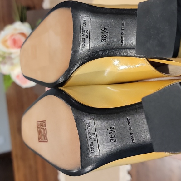 Authentic Louis Vuitton shoes - Picture 8 of 10